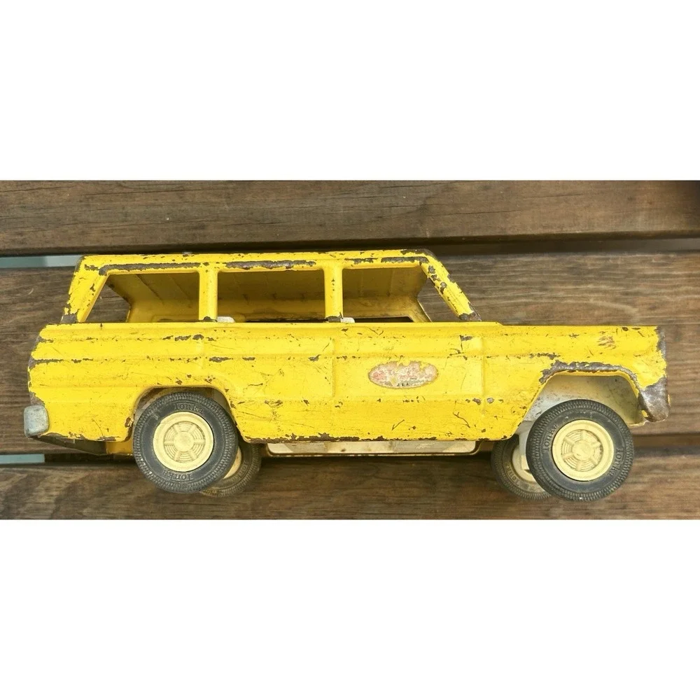 VINTAGE TONKA TOY CAR JEEP WAGONEER 1970s YELLOW PRESSED STEEL